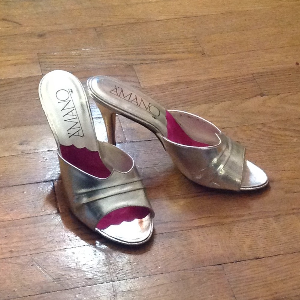 Vintage A'Mano silver heels